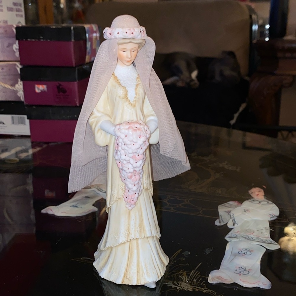 Vintage 1984 Beautiful bride, Treasured Memories Enesco 60151